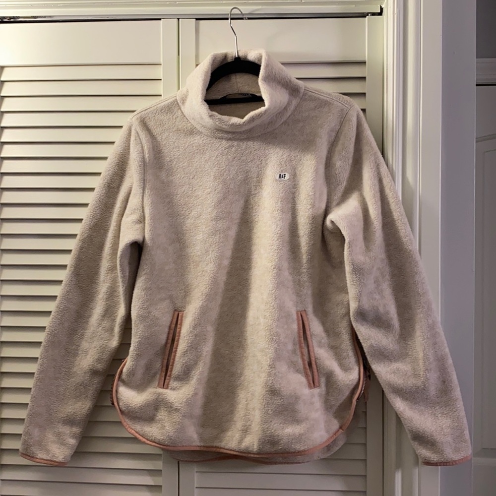 Abercrombie womens Sherpa sweatshirt / beige/pink